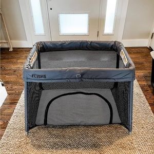 FLISKO 2 IN 1 TRAVEL CRIB + BASSINET